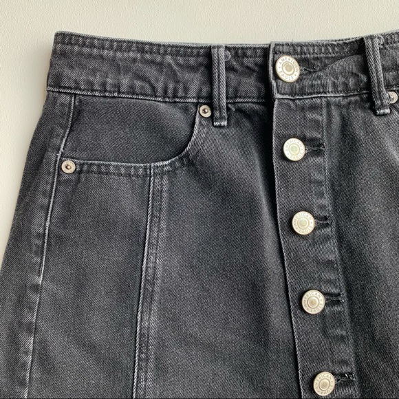 American Eagle Button Front Denim Mini Skirt Sz 4 - Picture 2 of 6